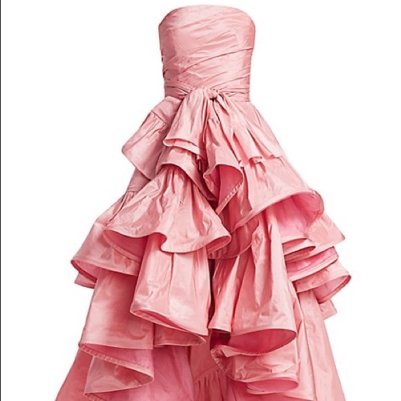 OSCAR DE LA RENTA GOWN. - Picture 2 of 8